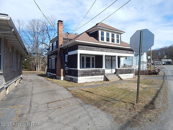 2nd image of 1000 Lower Demunds Rd