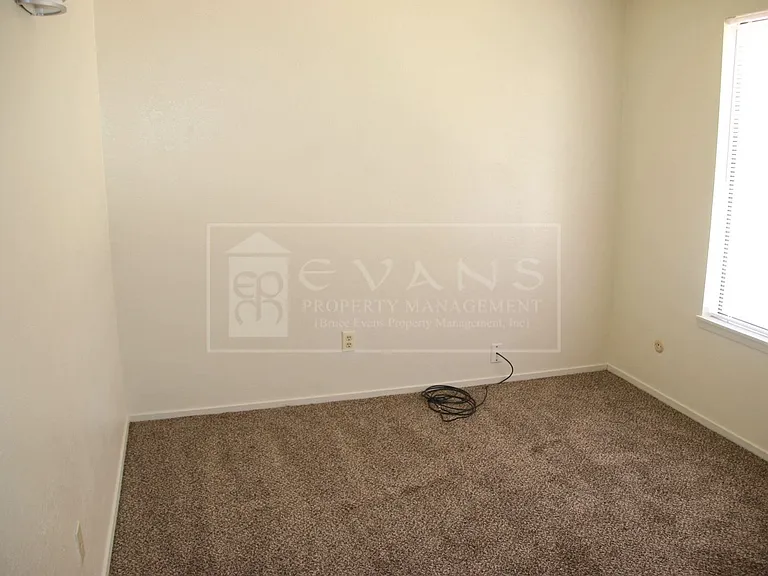 515 S Demaree St — Photo 10