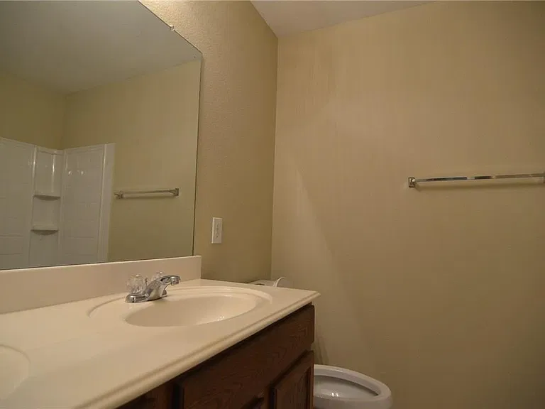 913 Fleming St — Photo 12