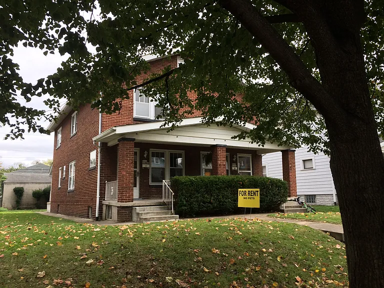 908 Thomas Rd — Photo 1