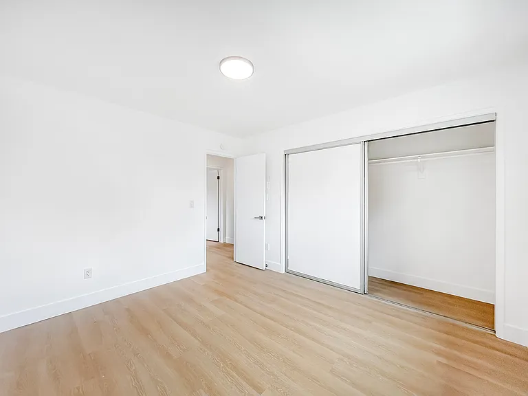 10863 Walnut St — Photo 7