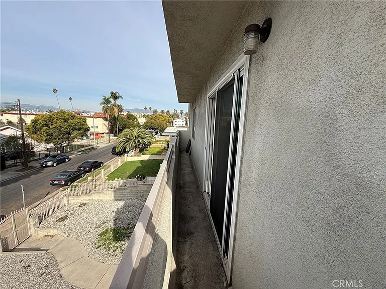 400 N Hobart Blvd #301 — Photo 12