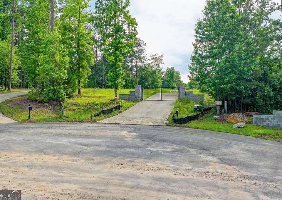 2nd image of 535 Penny Ln