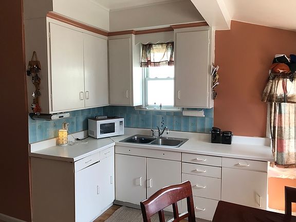 2nd image of 907 N 12th Ave