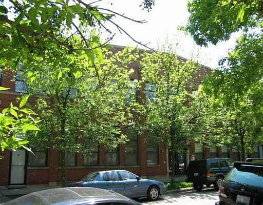 1st image of 1125 W Cornelia Ave #104