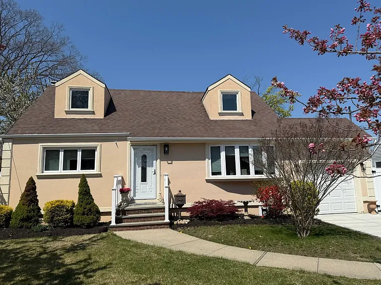 195 N Wisconsin Ave — Photo 1