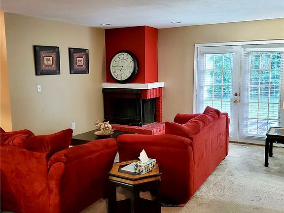 4th image of 630-634 N Sherry Dr