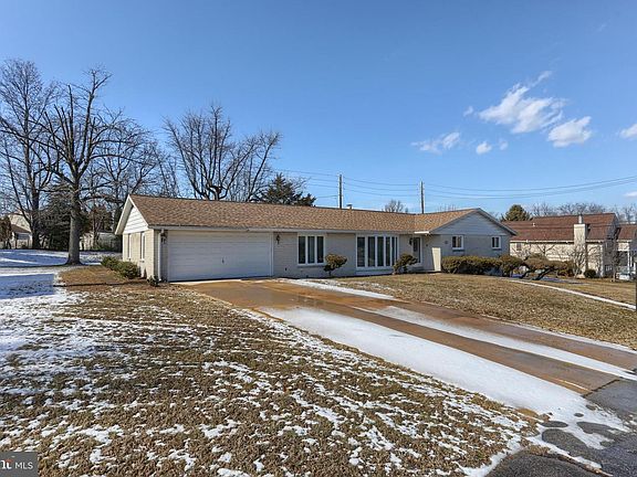 3rd image of 300 Eddington Ave