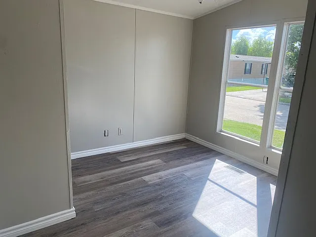 3 bed, 960 sqft, $1,300 — Photo 2