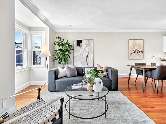 4th image of 139 W 6th St #2