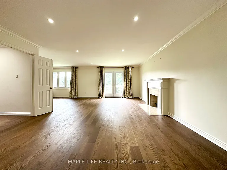52 Prince Edward Blvd — Photo 21