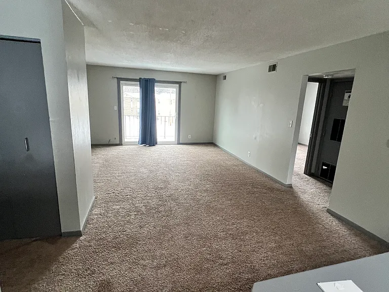 2440 Shaker Ct #5 — Photo 1