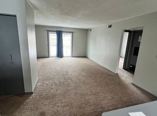 2440 Shaker Ct #5, Bettendorf, IA