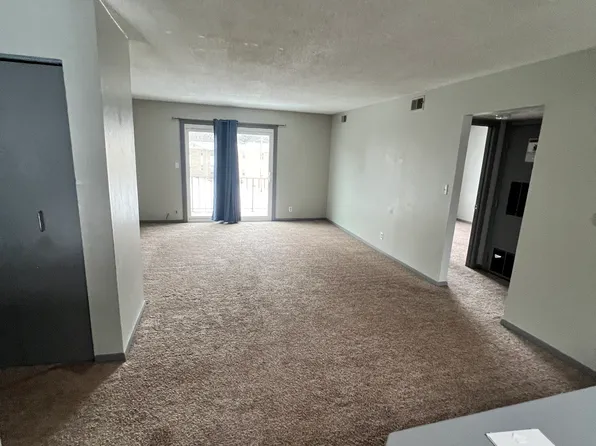 2440 Shaker Ct, Bettendorf, IA