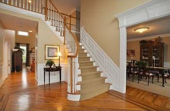 Huge 2 Story Foyer
