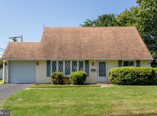 5 Cardinal Rd, Levittown, PA 19057
