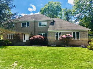 20 Candlelight Dr, Holmdel, NJ 07733