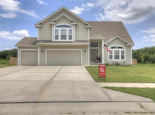 14609 Green Castle St, Smithville, MO 64089