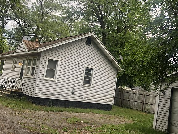 3rd image of 829 Catawba Ave