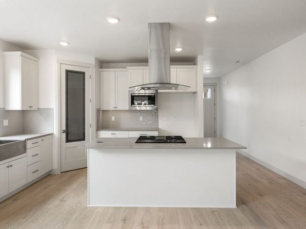 2877 NE Pinnacle Pl, Bend, OR 97701