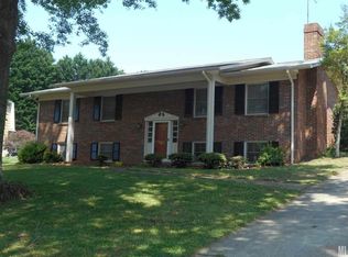 1112 16th Avenue Pl NW, Hickory, NC 28601