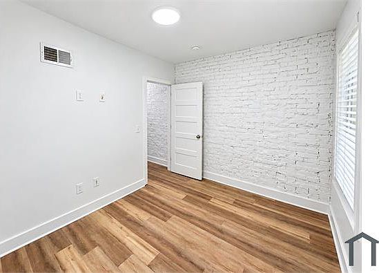 4th image of 5213 Marion St