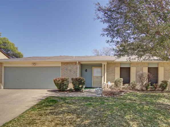 422 E Crossland Blvd, Grand Prairie, TX 75052