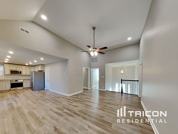 3rd image of 1008 Shirley Dr