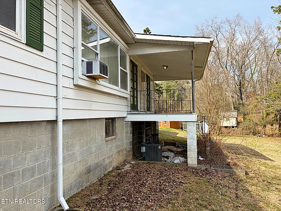 3rd image of 102 Underwood Rd