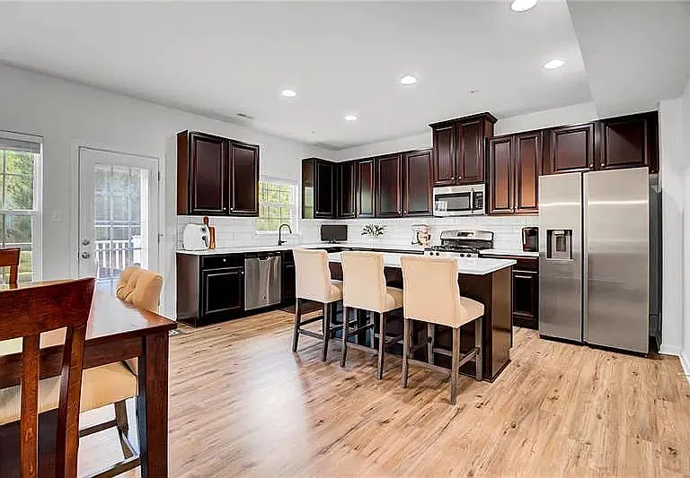 611 Edison Dr — Photo 15