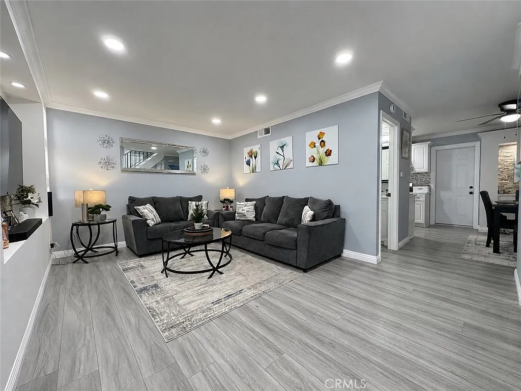 Building Photo - 25965 Via Pera #E2