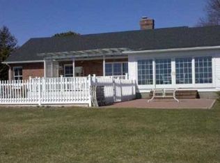 200 Cleaves Point Rd, East Marion, NY 11939