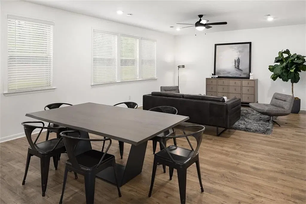 4 bed, 2.5 bath, 2714 sqft, $3,325 — Photo 4