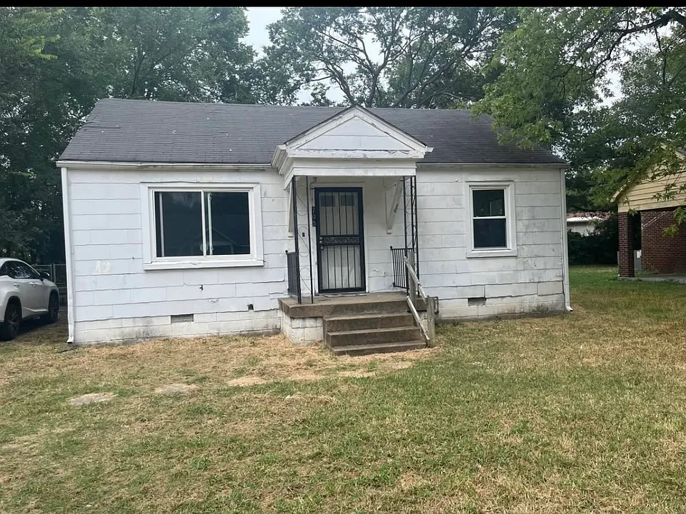 703 Douglas Ave
