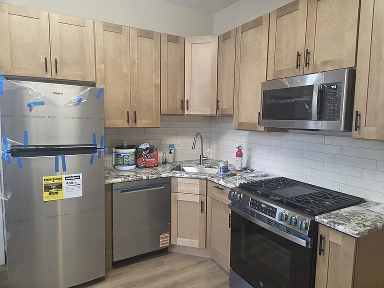 2338 W Iowa St #1R — Photo 2