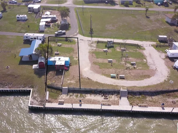4 Bayfront Ln, Pt Lavaca, TX 77979