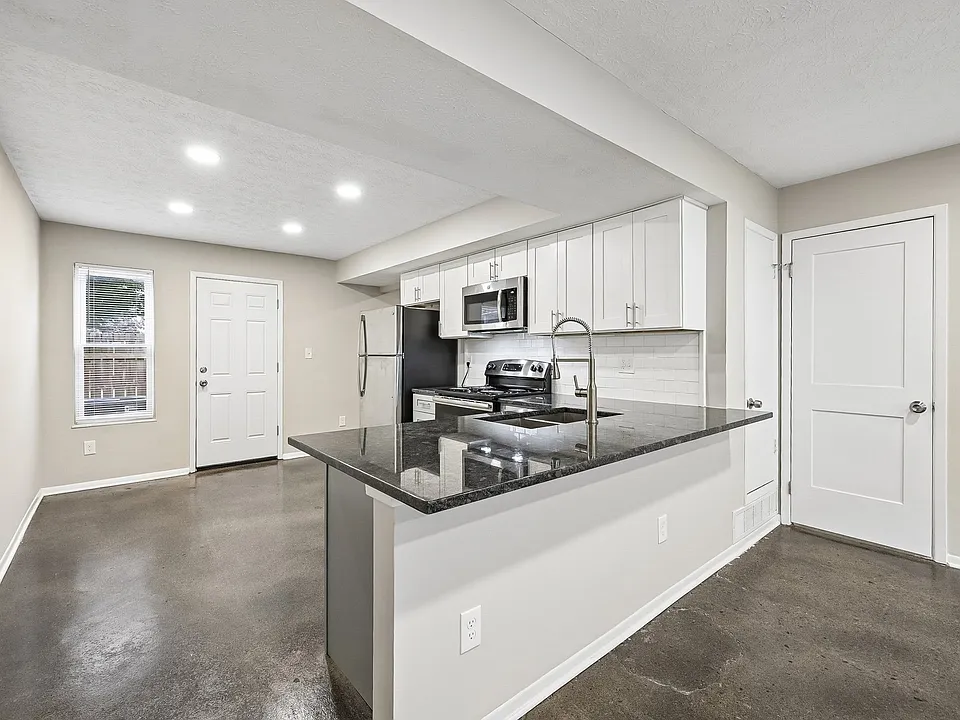 Old Henderson Square