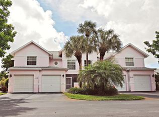 2136 Tama Cir APT 201, Naples, FL 34112