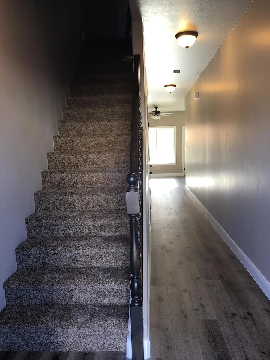 Entry - W 1425 N
