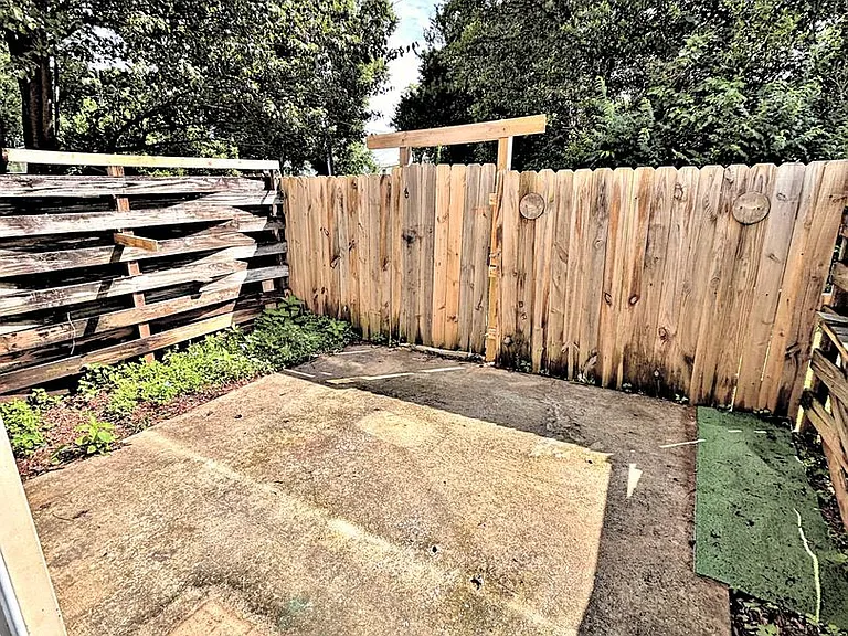 209 Cloverleaf Dr — Photo 11