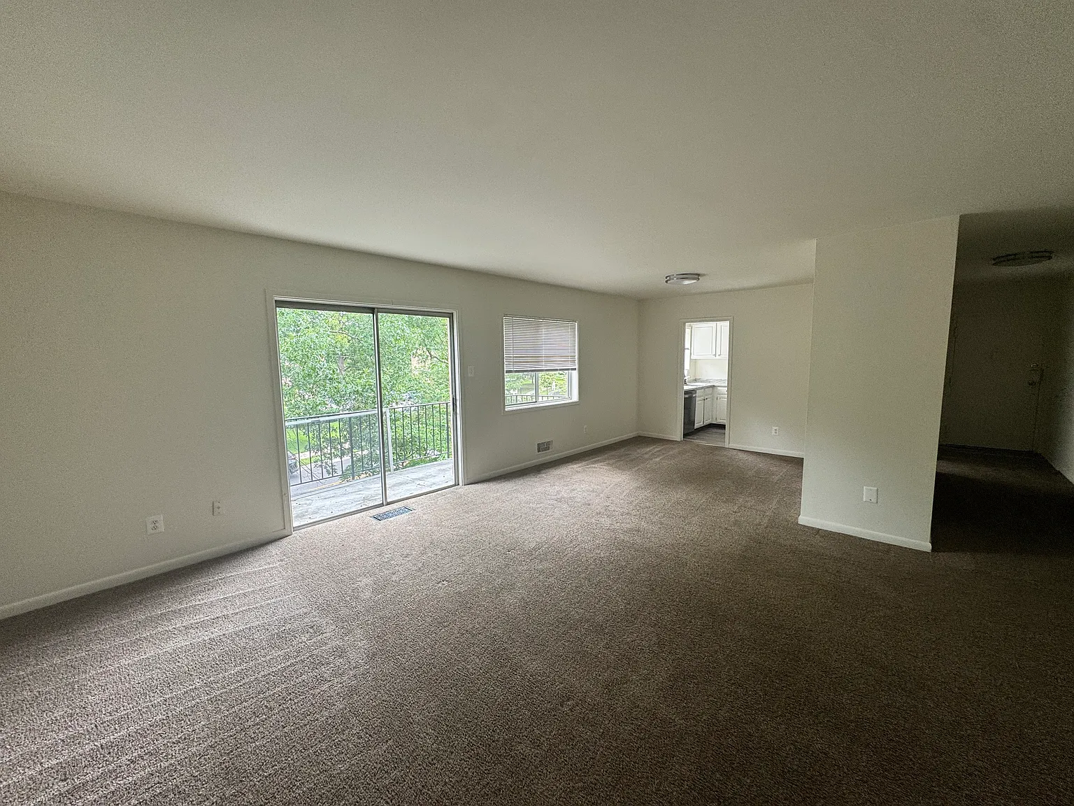 2 bed, 1216 sqft, $2,250 — Photo 2
