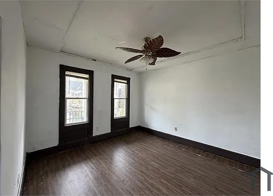 5015 Hamm Ave — Photo 1