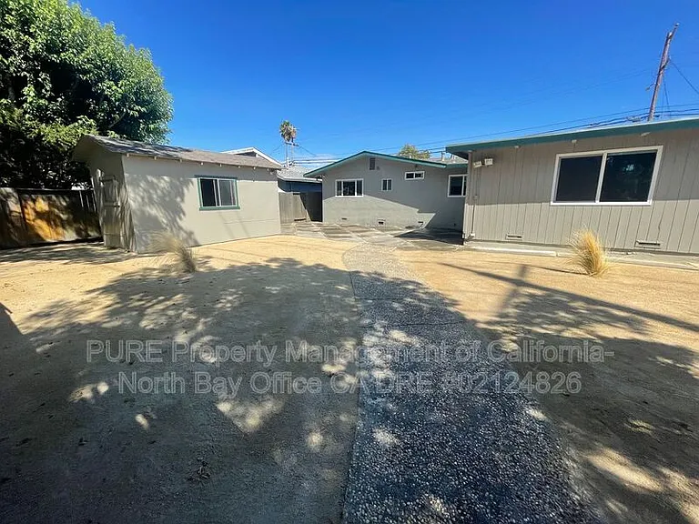 1521 E Madison St — Photo 16