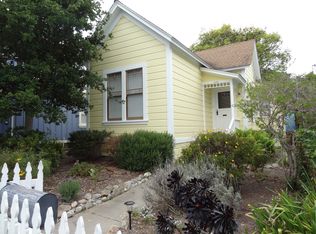 140 16th St, Pacific Grove, CA 93950
