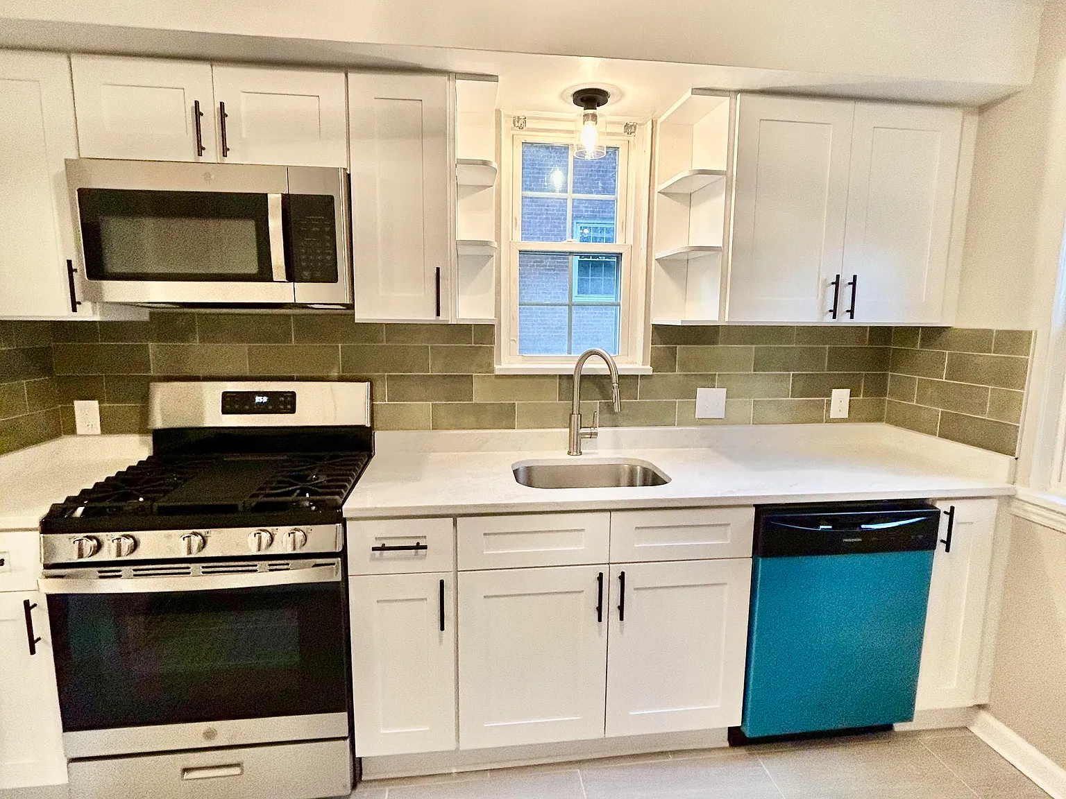 3 bed, 1350 sqft, $1,700 — Photo 1