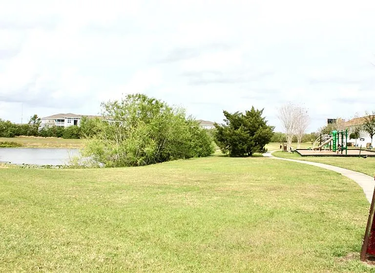 1017 Chalcedony St — Photo 35