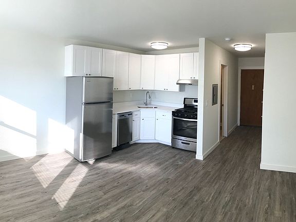 3rd image of 320 7th Ave APT 21