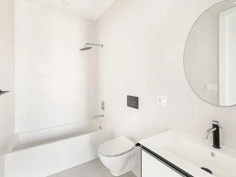135 Moffat St #2RR — Photo 5