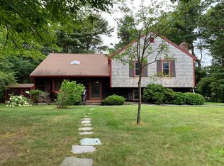 4 Oak Ridge Dr, Pocasset, MA 02559