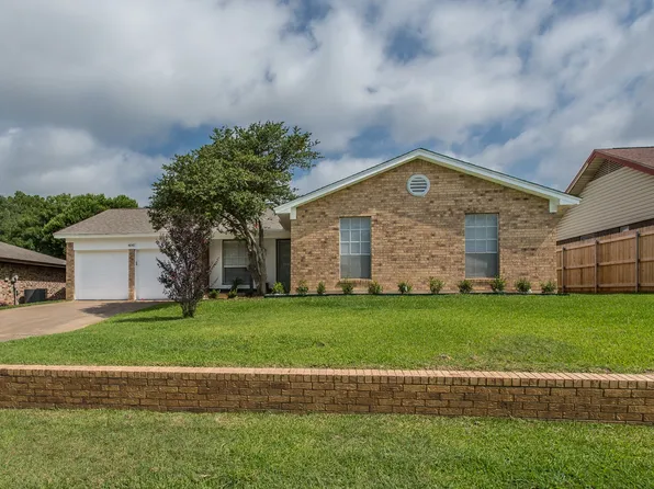 4045 Glenbrook Dr, Arlington, TX 76015